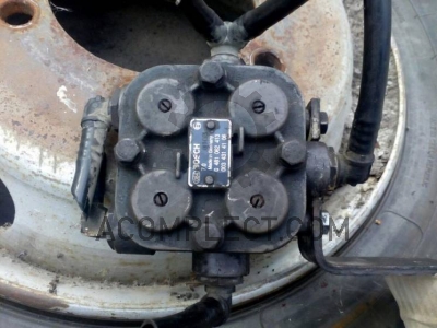 Кран 4-х контурный Bosch (б/у) Bosch 0481062413
